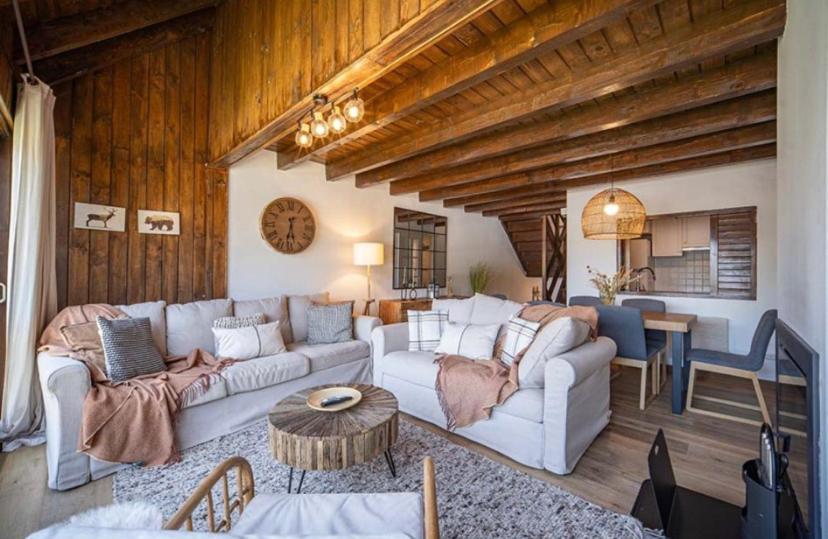 Casa Catania-Acogedora Casa Con Impresionantes Vistas-Fibra Optica Villa Salardu Bagian luar foto