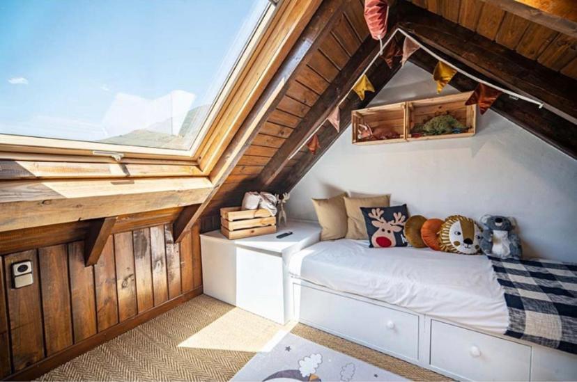 Casa Catania-Acogedora Casa Con Impresionantes Vistas-Fibra Optica Villa Salardu Bagian luar foto