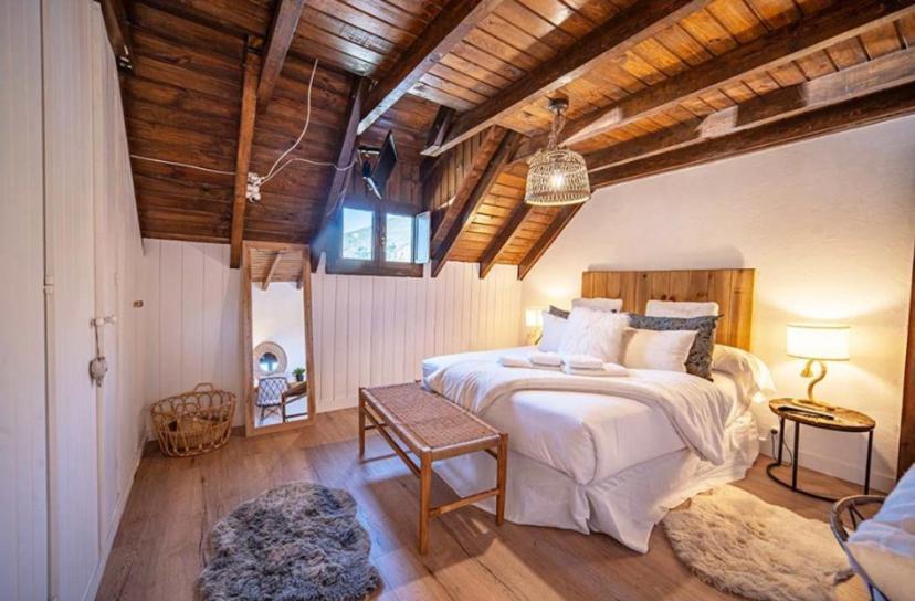Casa Catania-Acogedora Casa Con Impresionantes Vistas-Fibra Optica Villa Salardu Bagian luar foto