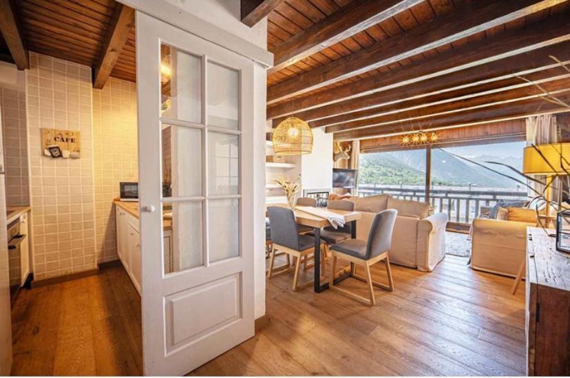 Casa Catania-Acogedora Casa Con Impresionantes Vistas-Fibra Optica Villa Salardu Bagian luar foto