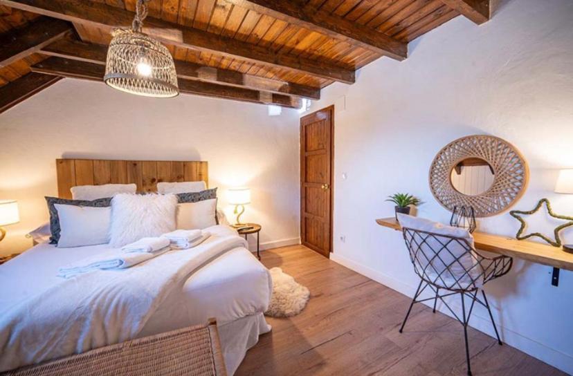Casa Catania-Acogedora Casa Con Impresionantes Vistas-Fibra Optica Villa Salardu Bagian luar foto